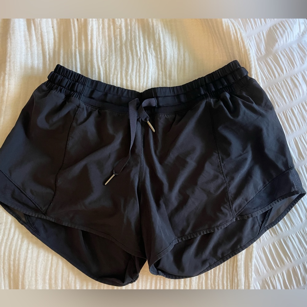 LuluLemon Hottty Hot shorts 4”